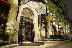 L'hôtel Plaza Athénée en effervescence pour les fêtes