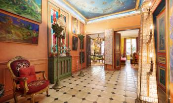 Un appartement musée secret, en plein Triangle d'Or parisien 
