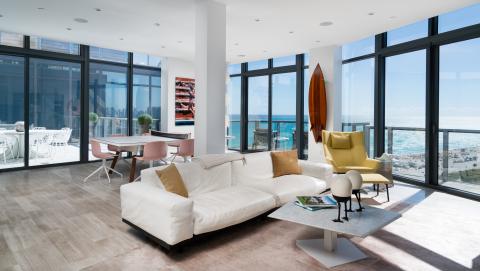 Un appartement signature, sur le front de mer chic de Miami