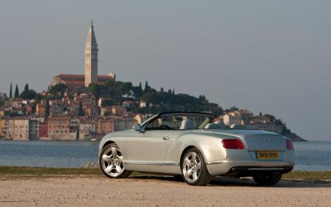 Balade sur la côte Adriatique croate, en Bentley cabriolet