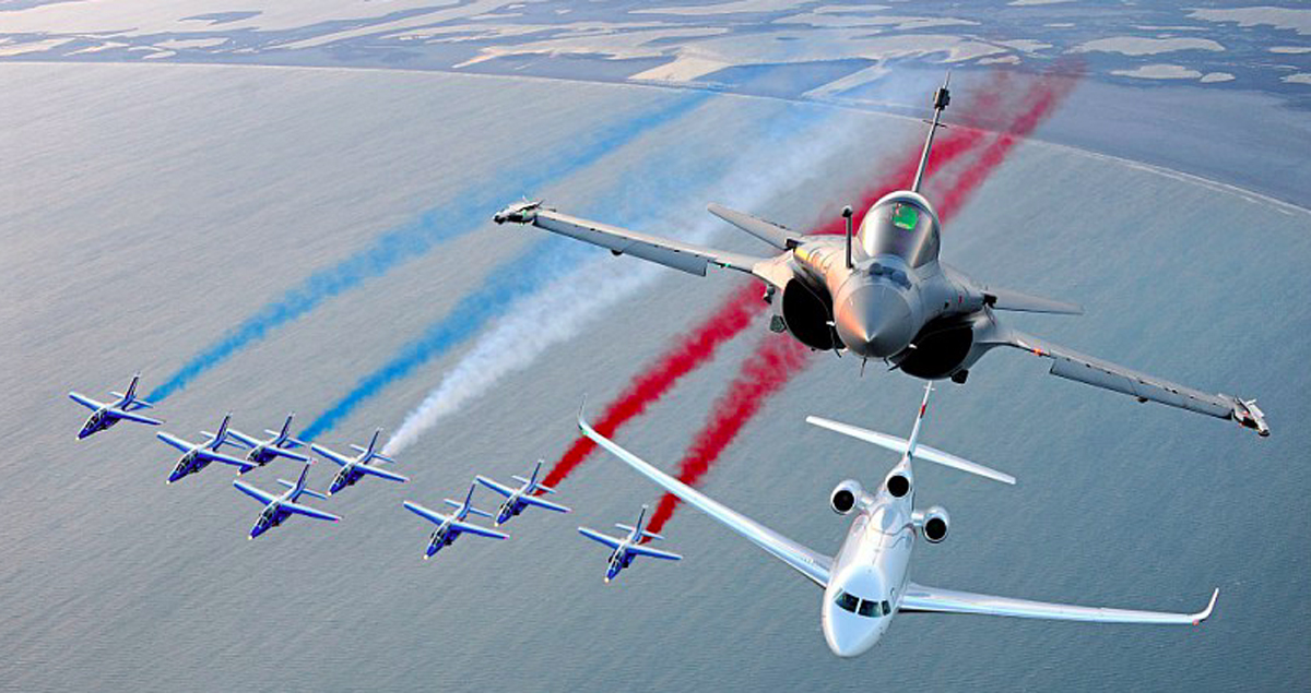 Rafale and Falcon planes with the Patrouille de France - Dassault