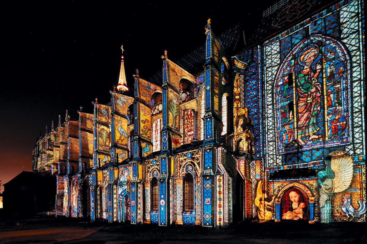 Chartres en Lumières cathédrale vue de côté