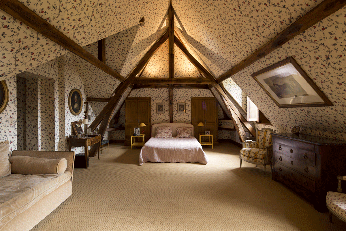 Château de Blancafort bedroom exposed beams