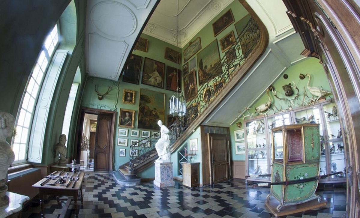 Château d'Attre escalier d'honneur