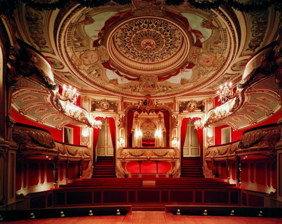 Du theatre. Le Theatre. Le Theatre classique. Кинотеатры в Бельгии картинки. Monumental Theatre.
