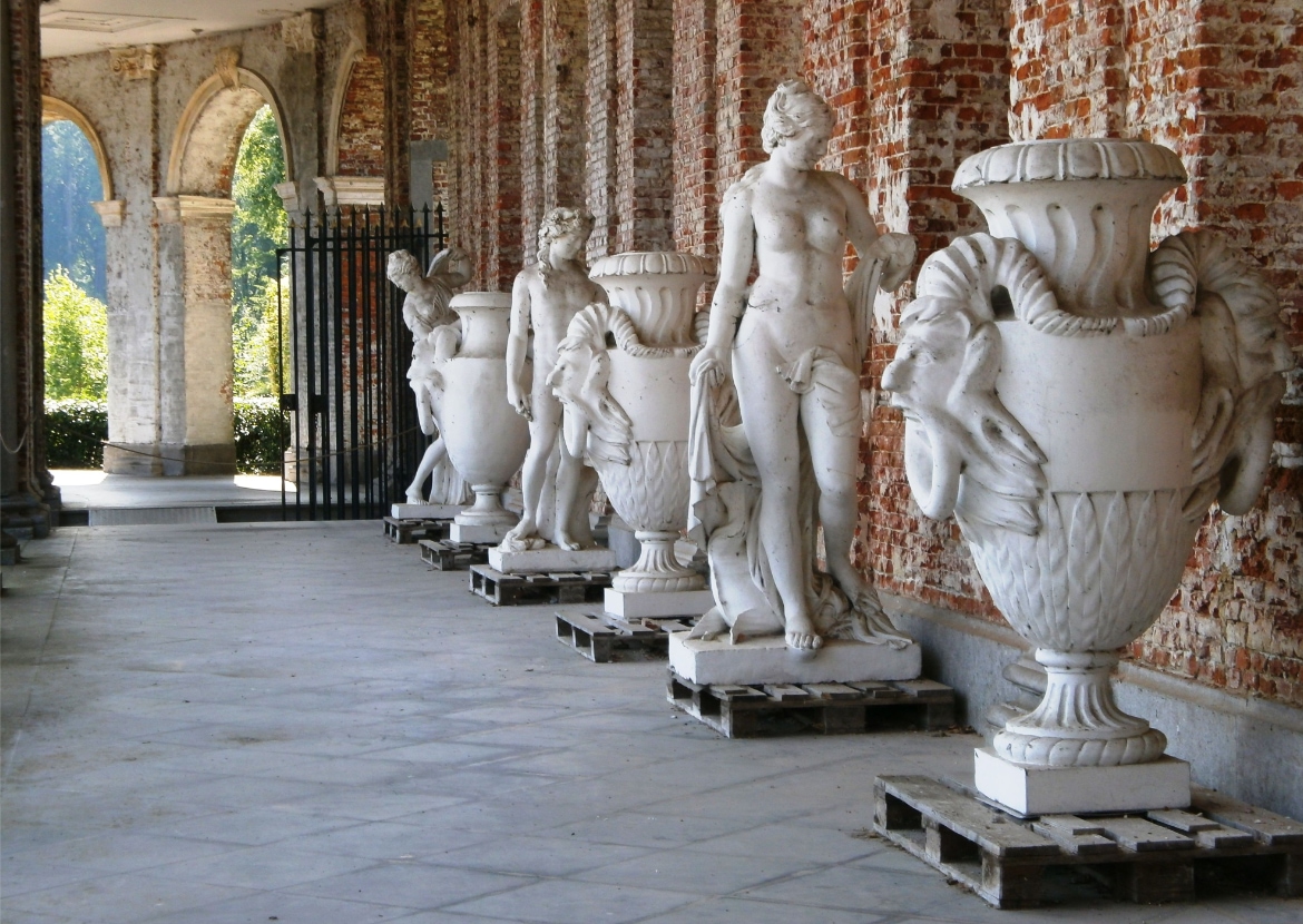 Château de Seneffe statues galleries
