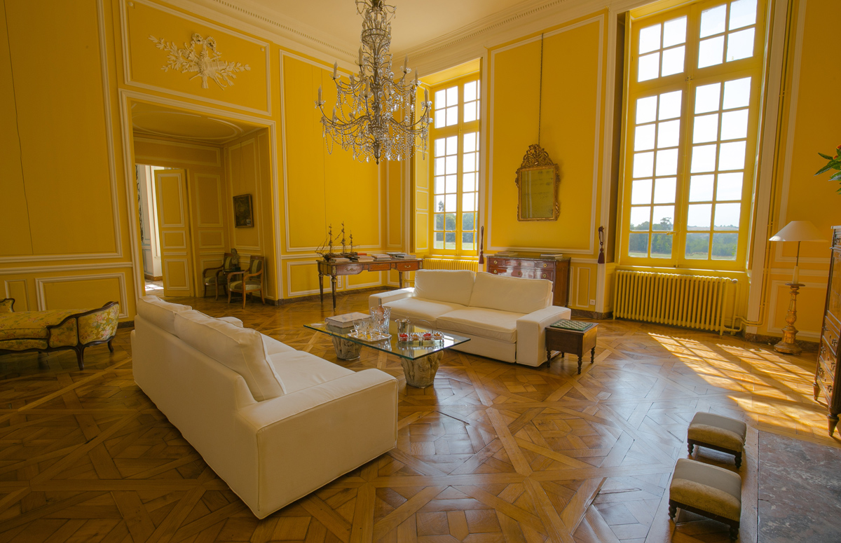 Château de Villers-Bocage yellow salon - Normandy