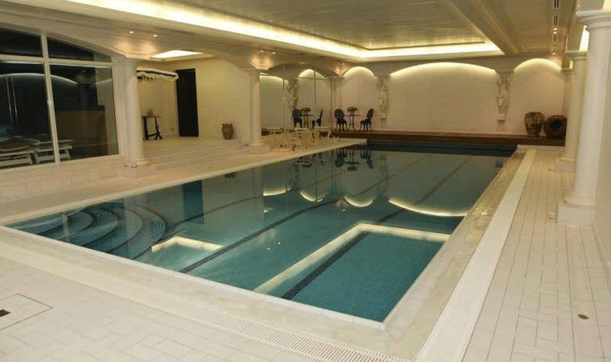 Château les Bréviaires swimming pool 