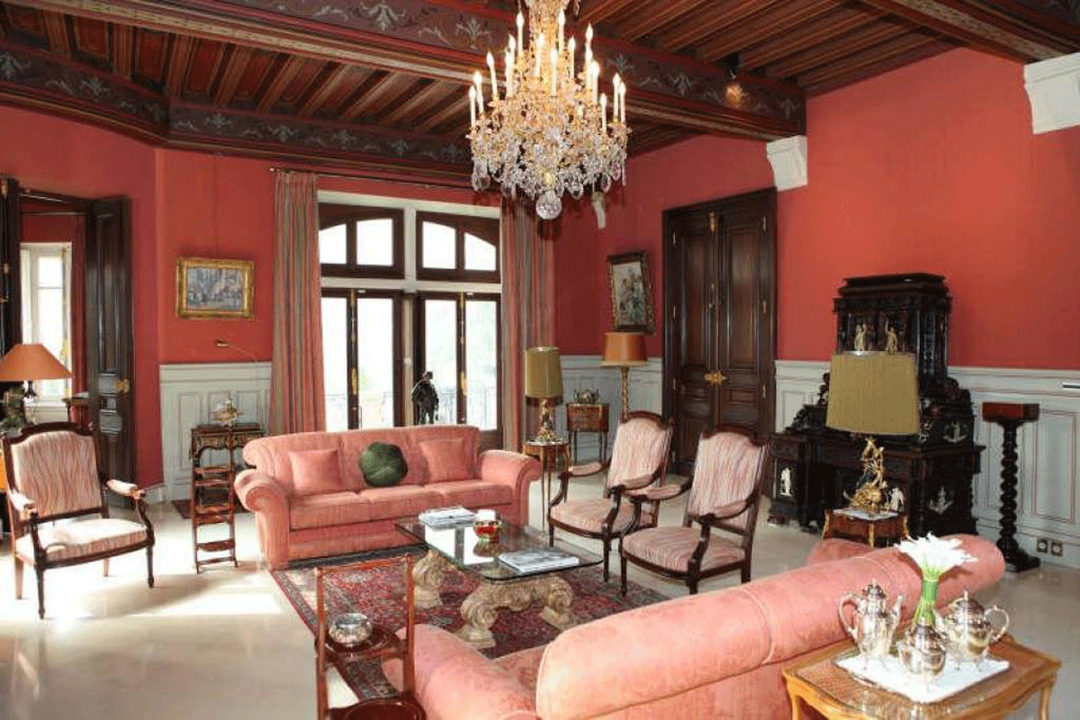 Château les Bréviaires pink living room - Bréviaires