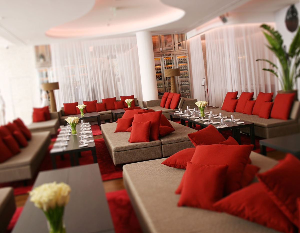 Dubai Lounge