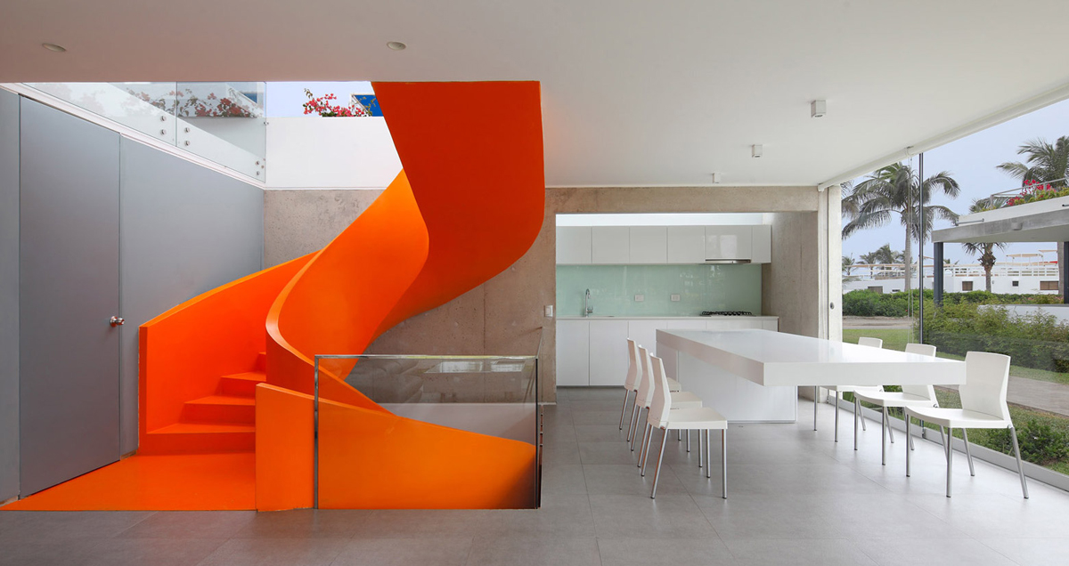 Escalier en plexi orange