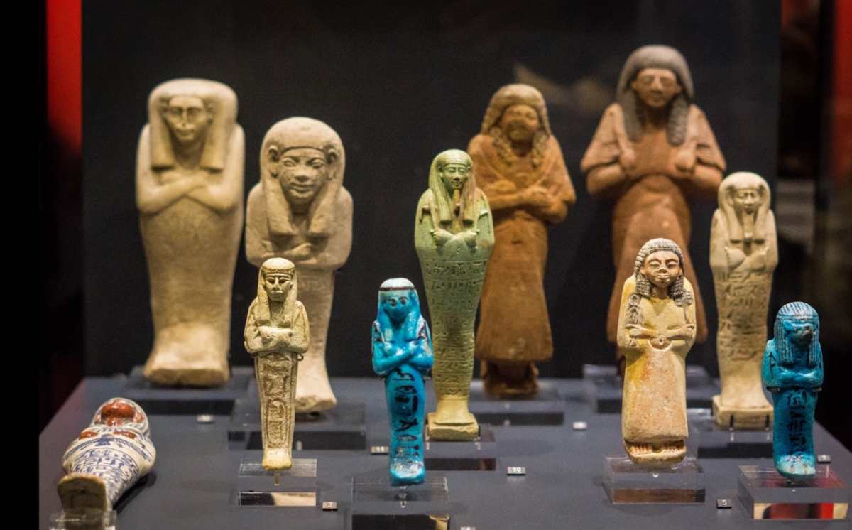 Mummies exhibition sculptures