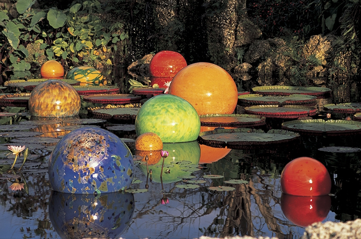  Chihuly exhibition in Biltmore,  spheres and waterlilies