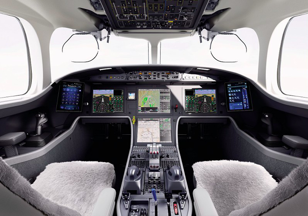 Falcon 8X pilots cabin - Dassault