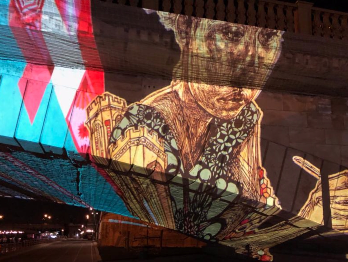 Fluctuart projection artistique sur un pont
