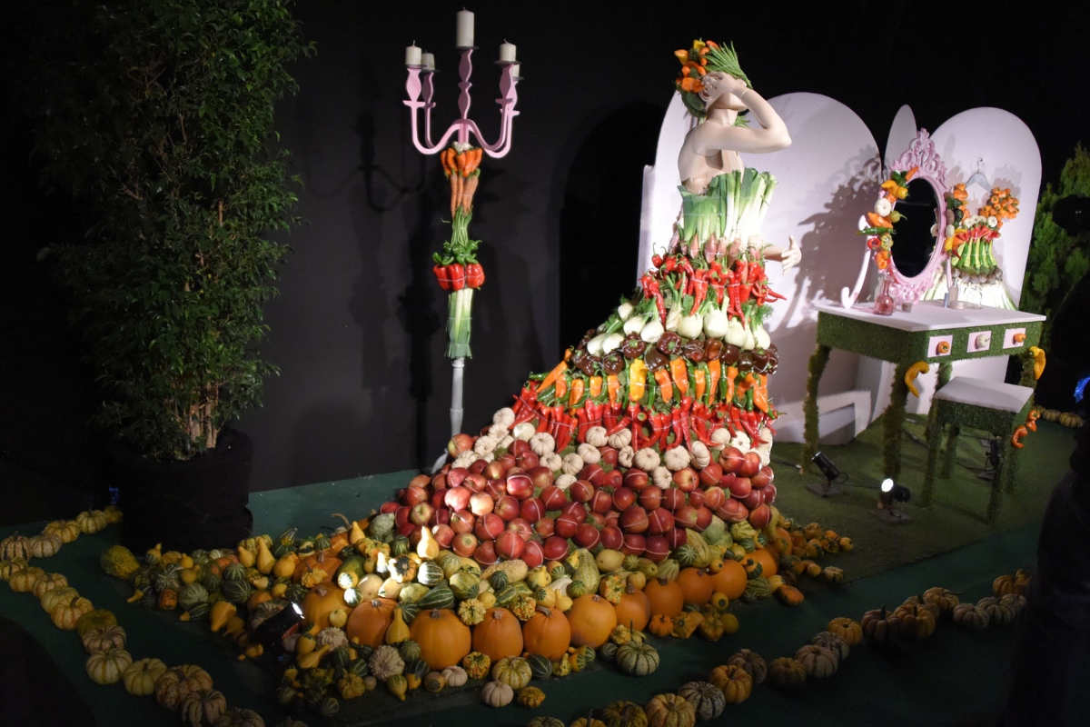 Folie' Flore sculpture florale buffet gourmand