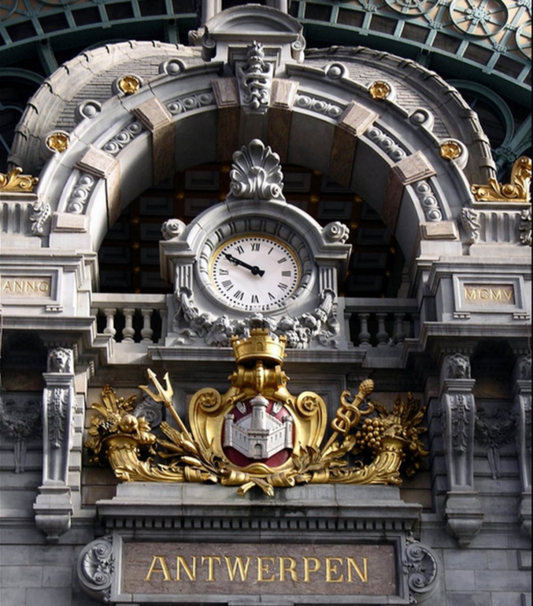 Gare d'Anvers Central horloge