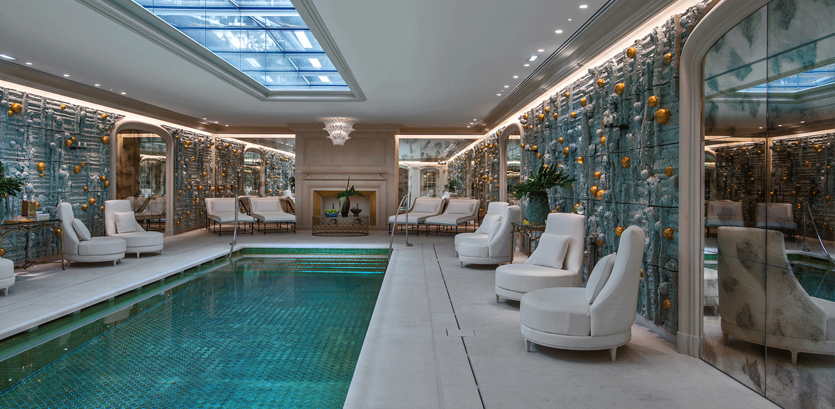 Hôtel de Crillon swimming pool