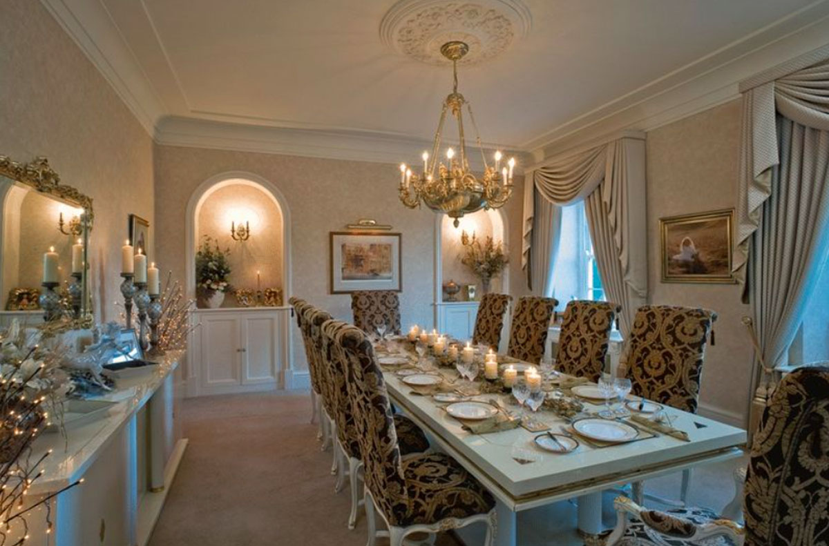Manoir dining room