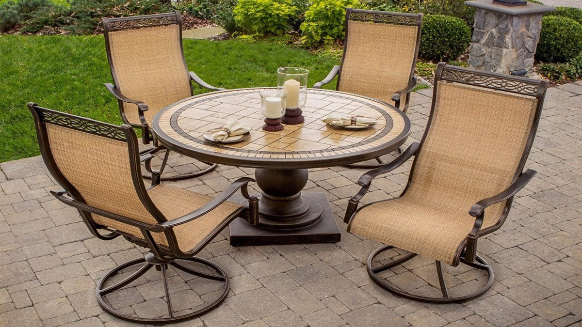 Outdoor dining set made of wicker