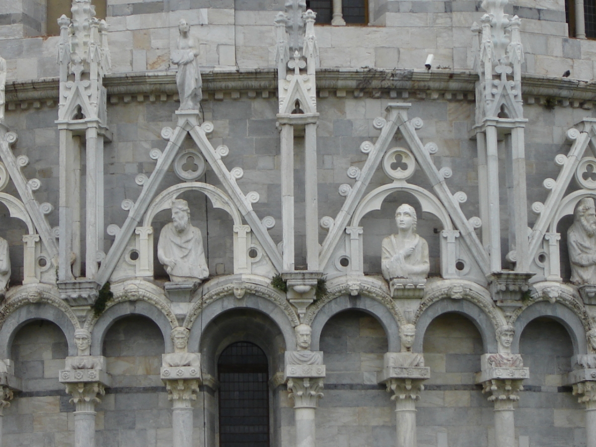 Tower of Pisa - details of sculptures