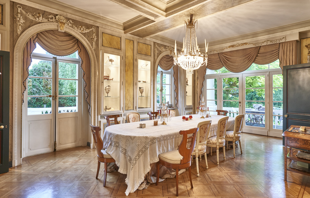 Uccle villa dining room