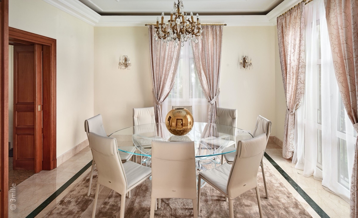 Villa Saint-Jean-Cap-Ferrat dining room
