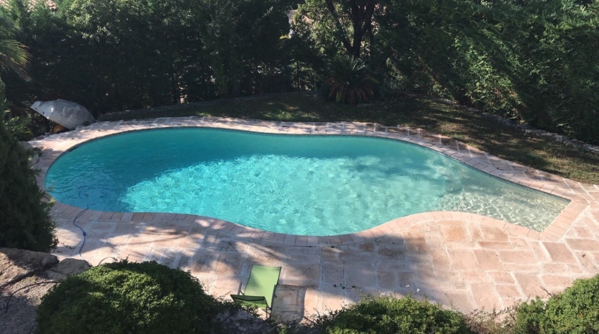 Valbonne villa swimming pool