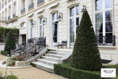 Un appartement face aux jardins du palais de l'Elysée à Paris
