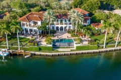 Une villa méditerranéenne les pieds dans l'eau, en Floride