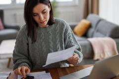 Faites le point sur votre consommation habituelle pour choisir la bonne puissance pour votre compteur électrique. © damircudic - Getty images