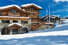 Courchevel, dans les Alpes du Nord, fait partie des stations de ski les plus chères de France. © haveseen - Getty images