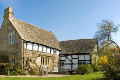 Attention, Une maison pleine de charme peut cacher des travaux importants. © Getty Images