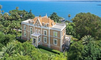 Un château Belle Epoque à Cannes, face aux îles de Lérins