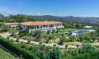 Une villa avec vue sur le golf de Beauvallon et Saint-Tropez