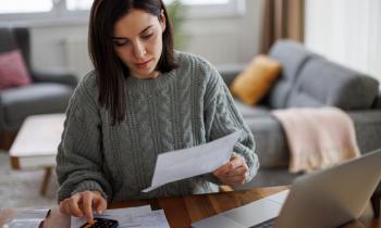 Faites le point sur votre consommation habituelle pour choisir la bonne puissance pour votre compteur électrique. © damircudic - Getty images