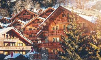 Chalets à Meribel station de ski dans les Alpes, France 