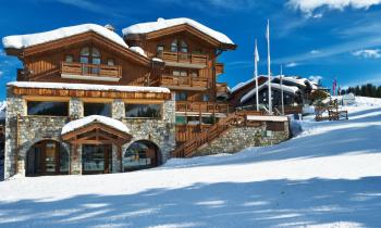Courchevel, dans les Alpes du Nord, fait partie des stations de ski les plus chères de France. © haveseen - Getty images