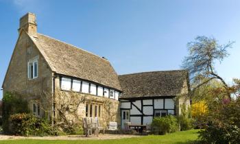 Attention, Une maison pleine de charme peut cacher des travaux importants. © Getty Images
