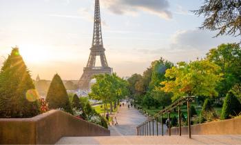 La Tour Eiffel au levé du jour.