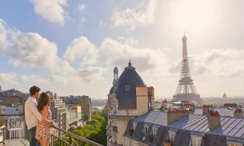 À Paris, une terrasse redéfinit le confort de vie et la façon d’habiter la capitale. © Getty Images