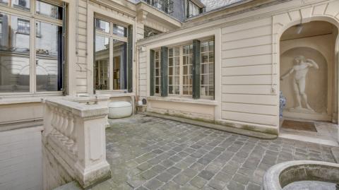 Appartements haussmanniens à Paris 8e, le luxe et les symboles