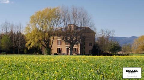 Roussillon : des bastides sur le sentier des ocres, en Luberon