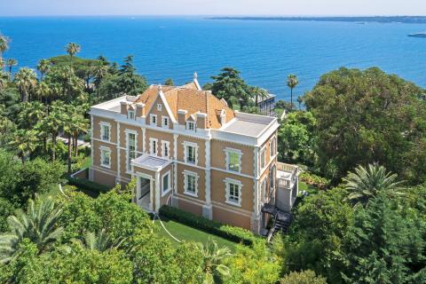 Un château Belle Epoque à Cannes, face aux îles de Lérins