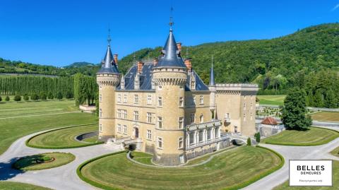 Monument historique : le château de Cornod, noble héritage du Jura