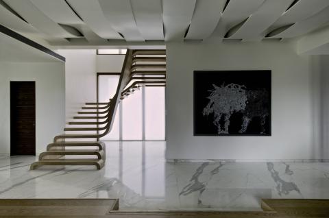 Minimaliste, l'escalier prend des formes sculpturales