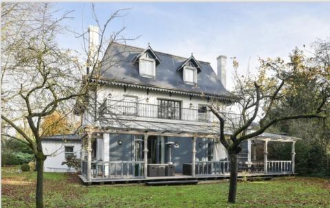 Une maison de maître dans le Parc de Montretout, à Saint-Cloud
