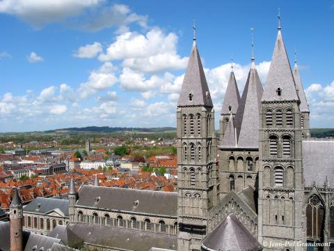 Carte postale de Tournai, la cité wallone aux 5 clochers