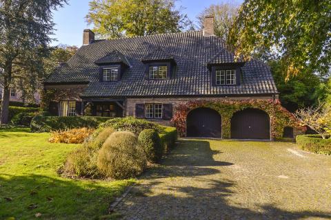 Une villa de poche dans la forêt de Schoten, en Flandre