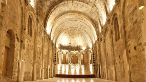 <em>Modifier Article</em> Monument historique : château-abbaye de Cassan, le petit Versailles du Languedoc